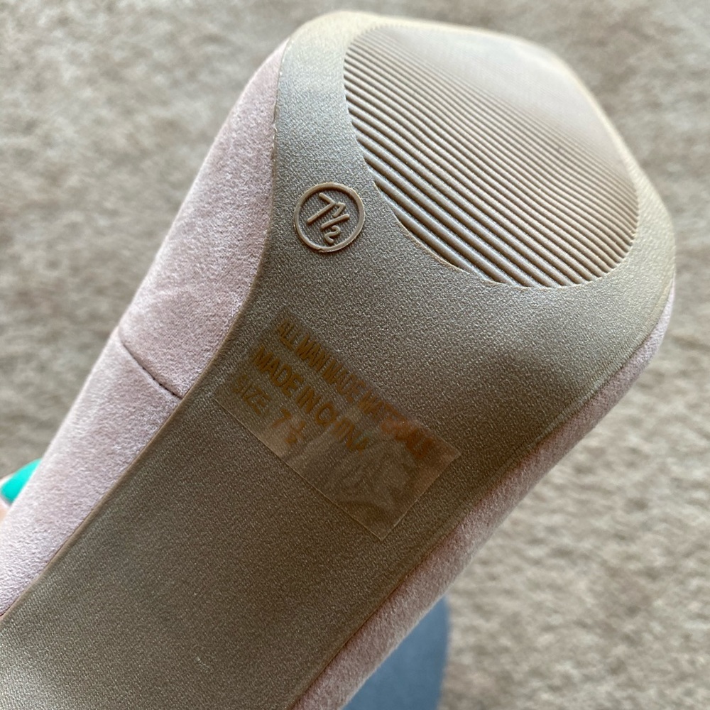 Heels - Picture 3 of 4